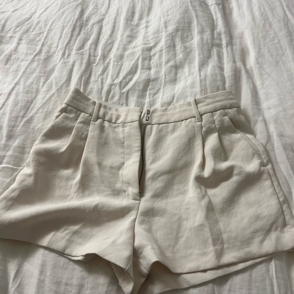 aritzia effortless short